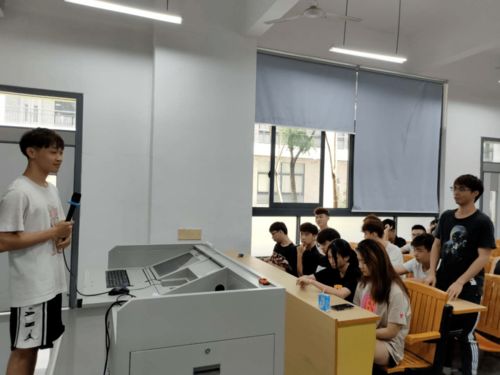 只爭朝夕，奮斗新學年——計算機網絡工程專業主題班會紀實